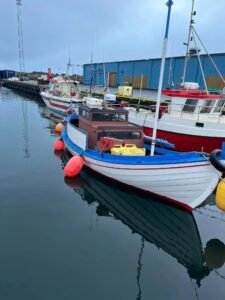 Færøsk båd med 10 besætninger til salg